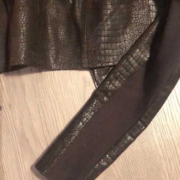 Cropped leather jacket - Picture 5 of 6